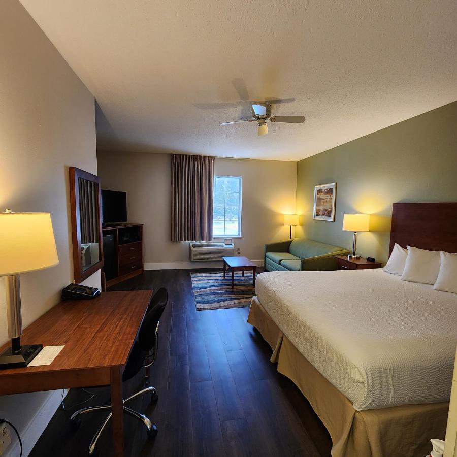 Baymont by Wyndham Mackinaw City - Image 5
