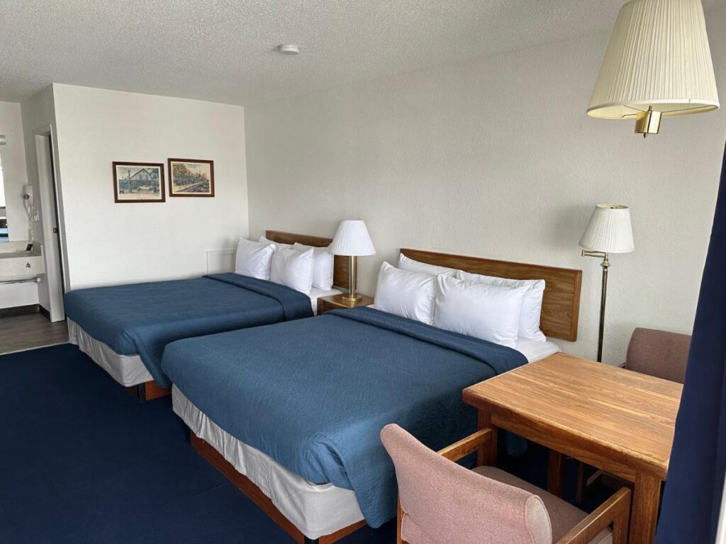 Bayside Inn - Image 2