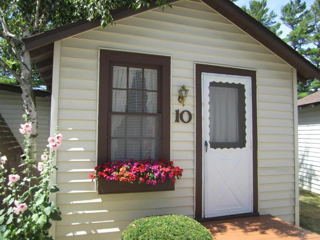 Beach House Lakeside Cottages - Image 4