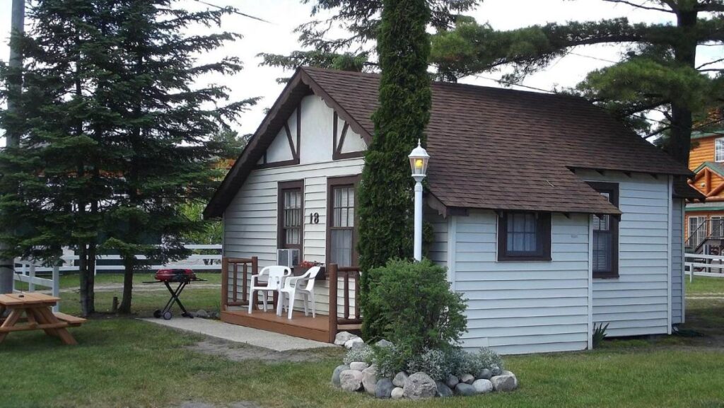 Beach House Lakeside Cottages - Image 6