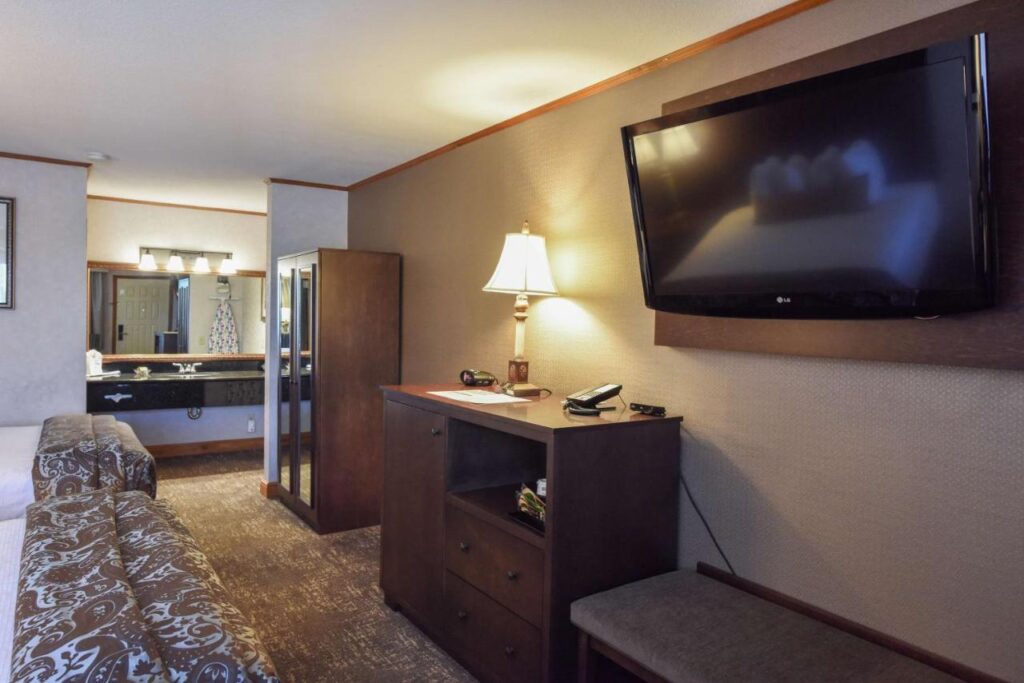 Best Western Plus Dockside Waterfront Inn - Image 2