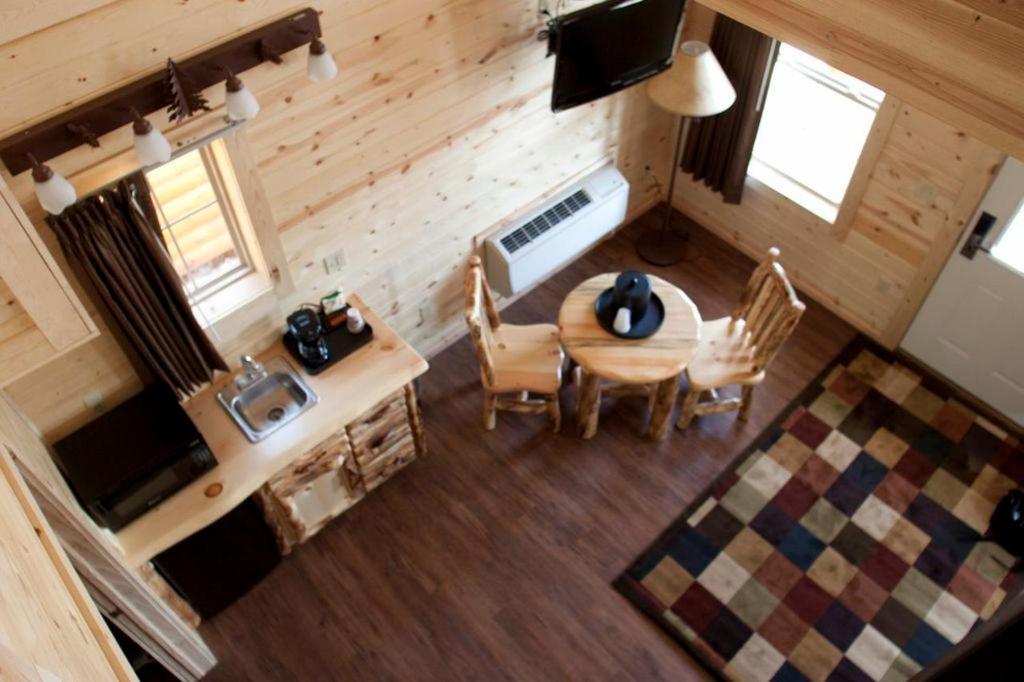 Cabins of Mackinac & Lodge - Image 2