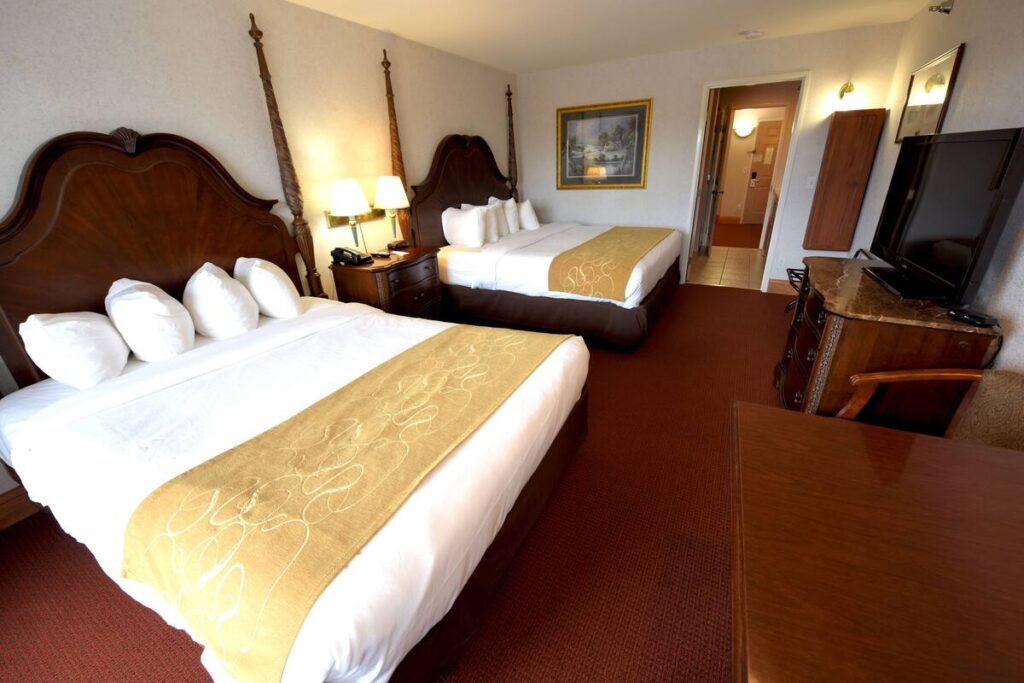 Crown Choice Inn & Suites Lakeview and Waterpark - Image 3