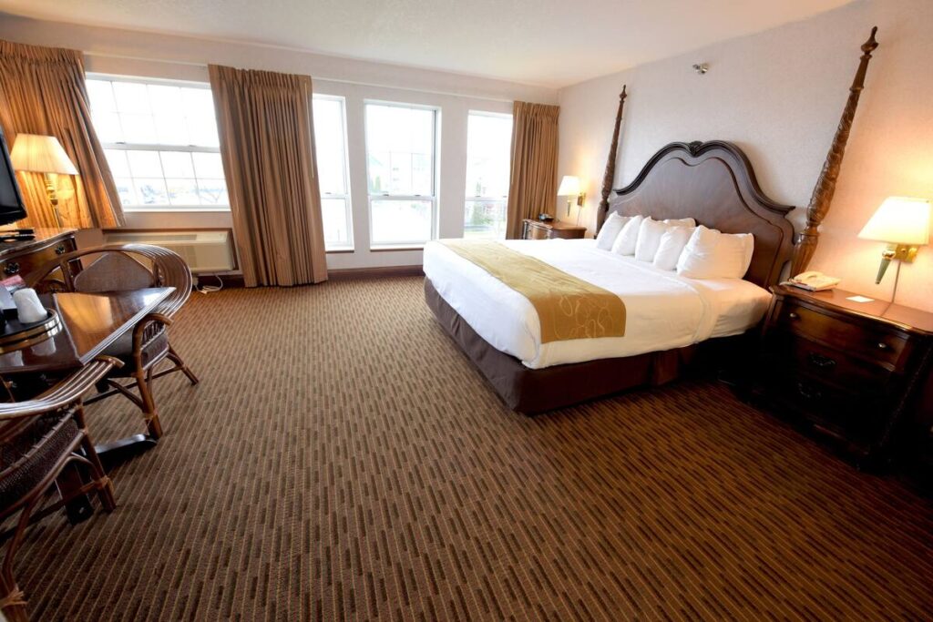 Crown Choice Inn & Suites Lakeview and Waterpark - Image 4