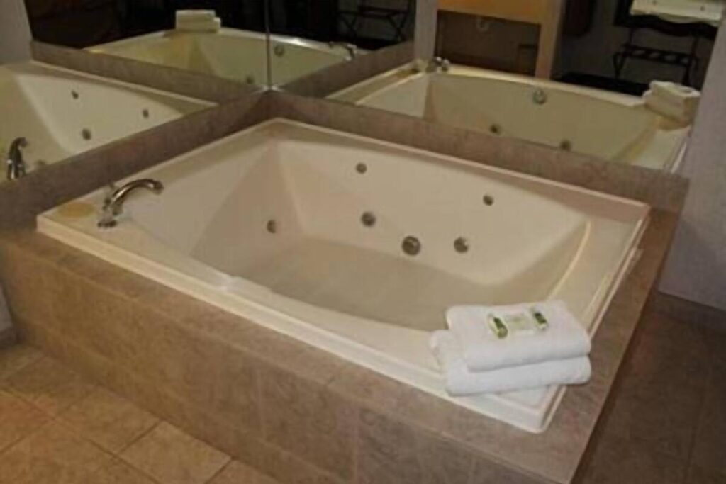 Crown Choice Inn & Suites Lakeview and Waterpark - Image 5