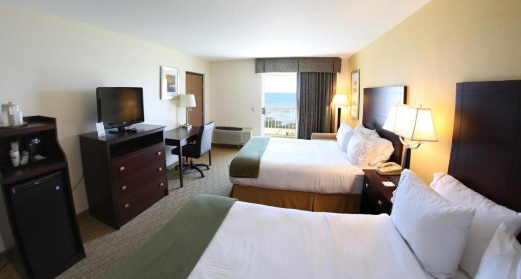 Holiday Inn Express St. Ignace-Lake Front by IHG - Image 2