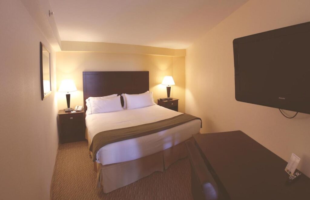 Holiday Inn Express St. Ignace-Lake Front by IHG - Image 3