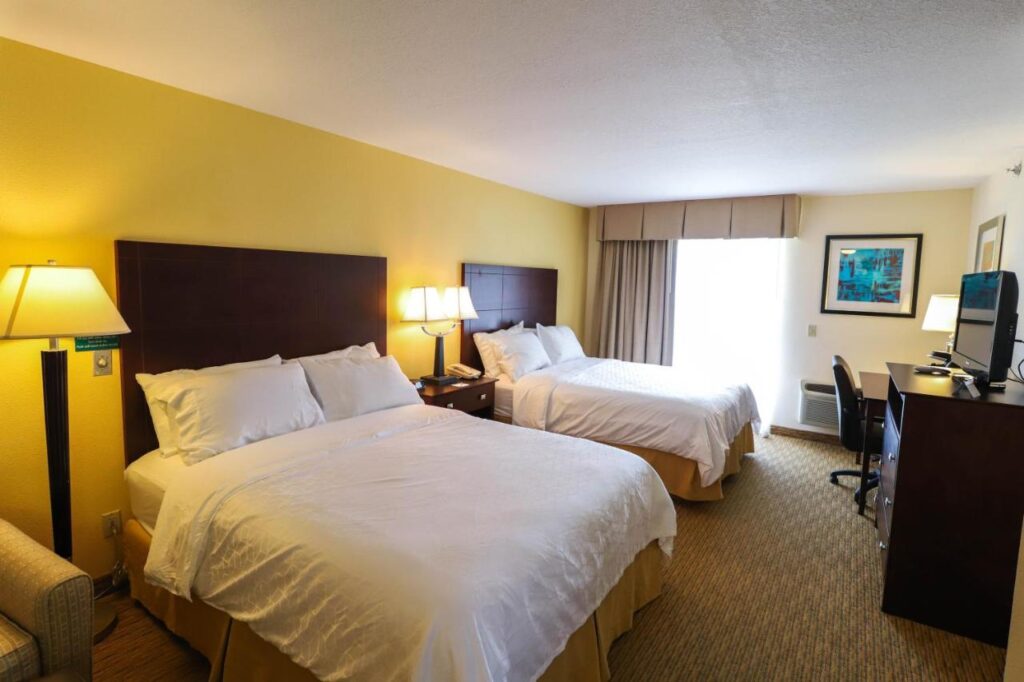 Holiday Inn Express St. Ignace-Lake Front by IHG - Image 4
