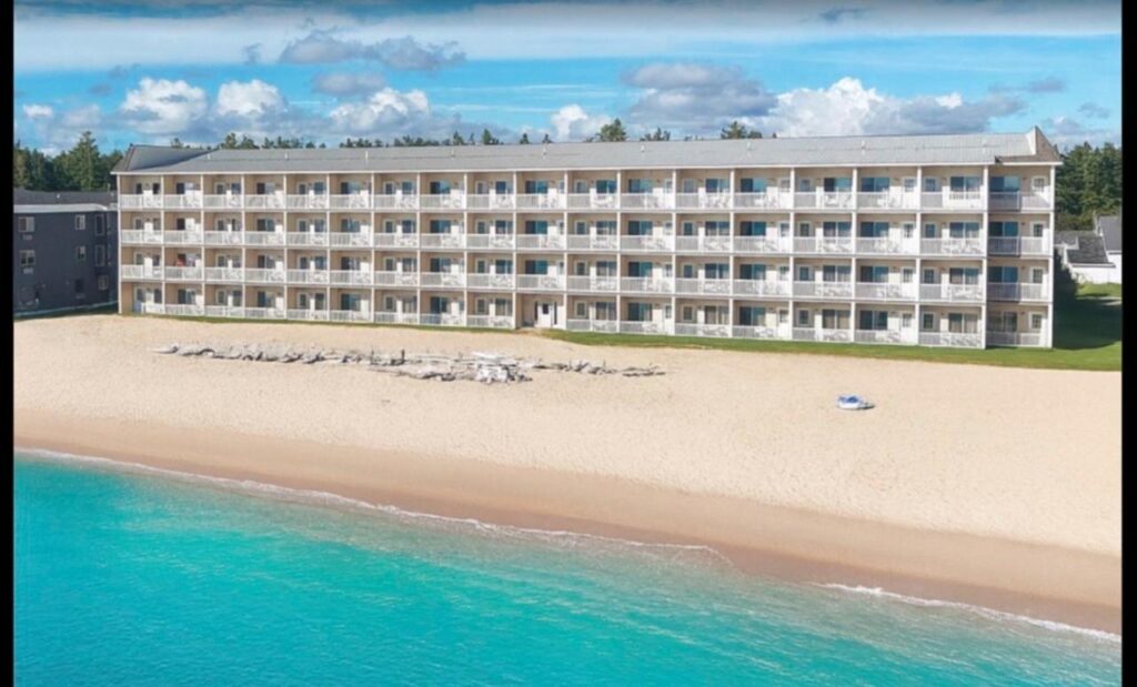 Mackinaw Beach and Bay Inn & Suites - Image 1