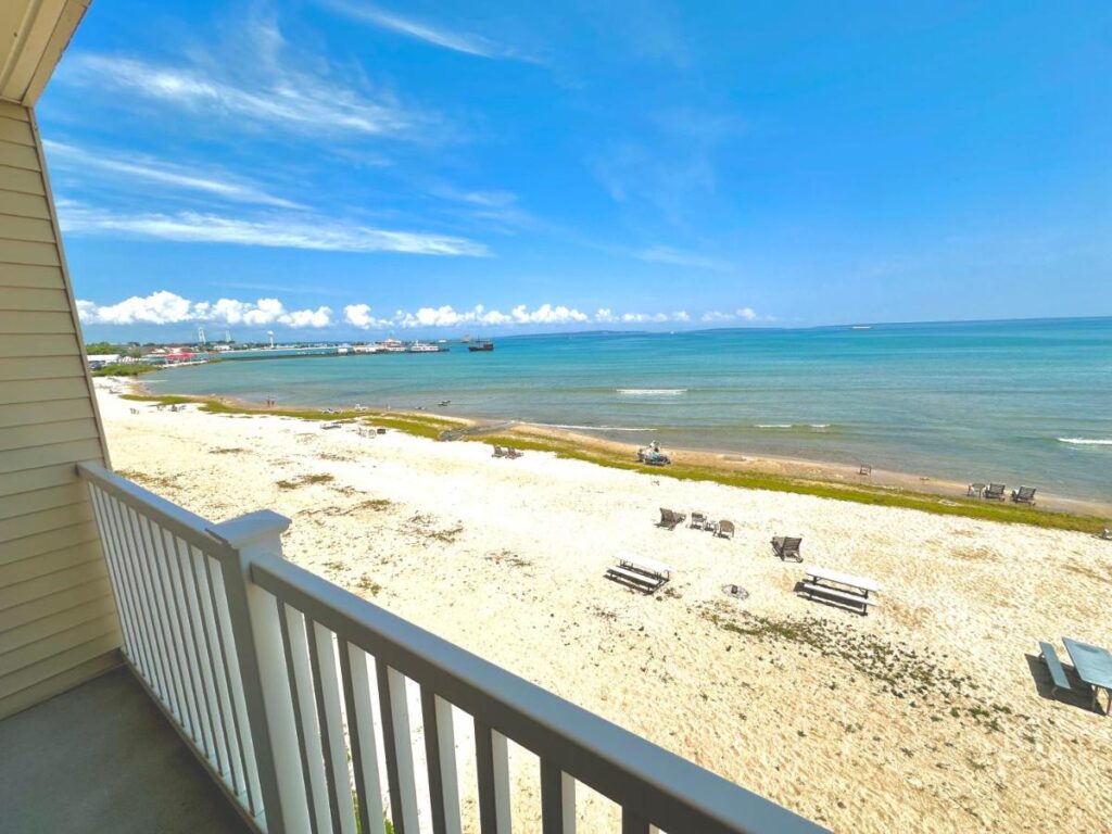 Mackinaw Beach and Bay Inn & Suites - Image 3