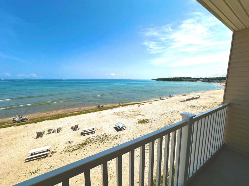 Mackinaw Beach and Bay Inn & Suites - Image 5