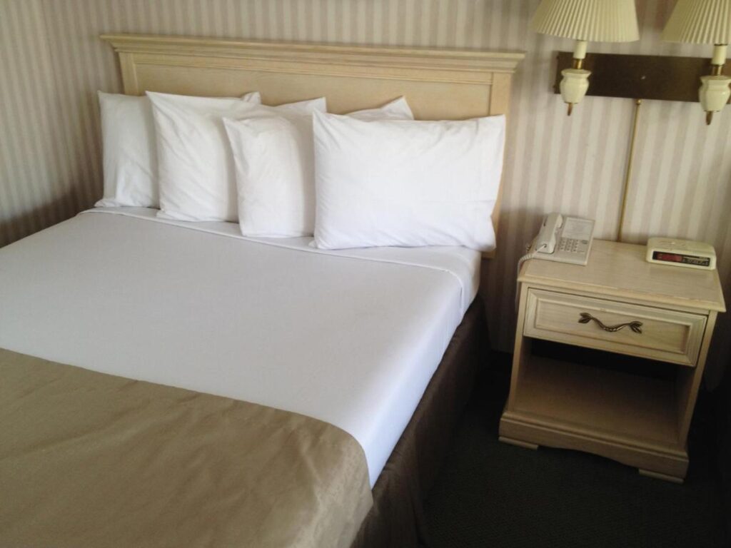 Parkside Inn Bridgeview - Image 2