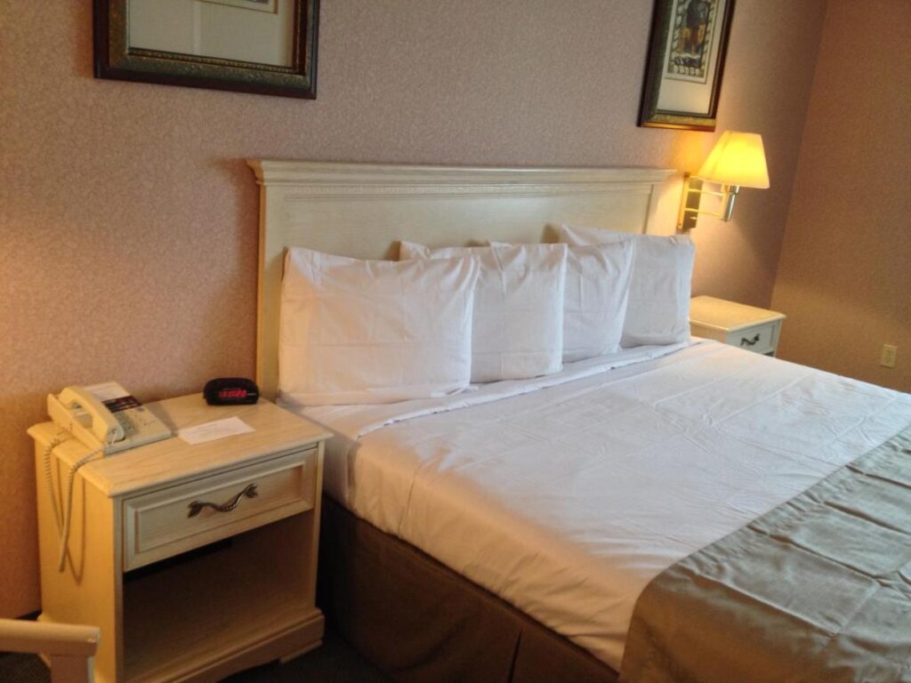Parkside Inn Bridgeview - Image 3