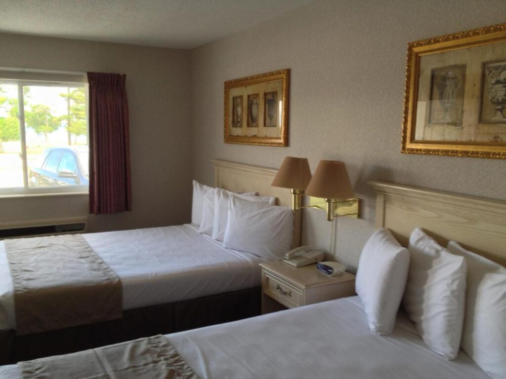 Parkside Inn Bridgeview - Image 5