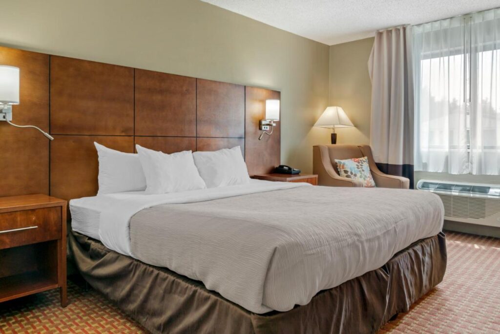 Quality Inn Saint Ignace I-75 - Image 6