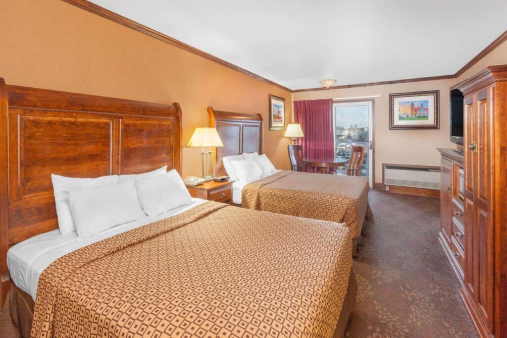 Ramada by Wyndham Mackinaw City Waterfront - Image 6