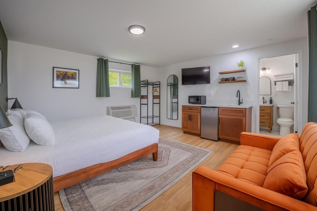 The Inn at Shady Pines - Image 5