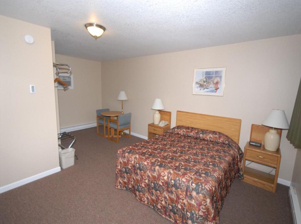 Wayside Motel - Image 4
