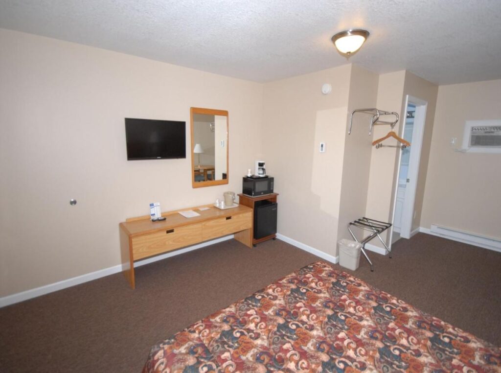Wayside Motel - Image 5