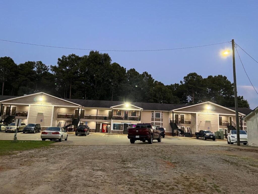 High Falls Inn & Suites - Image 1