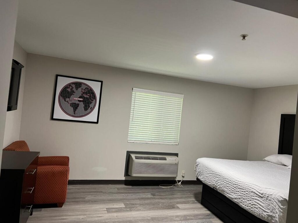 High Falls Inn & Suites - Image 2