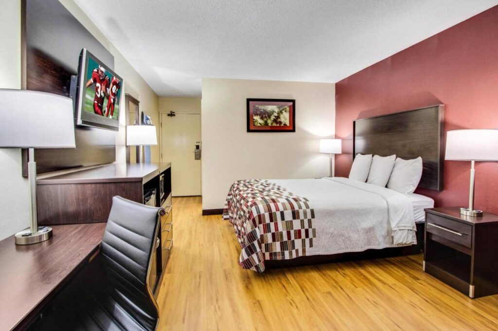Red Roof Inn Forsyth - Image 5