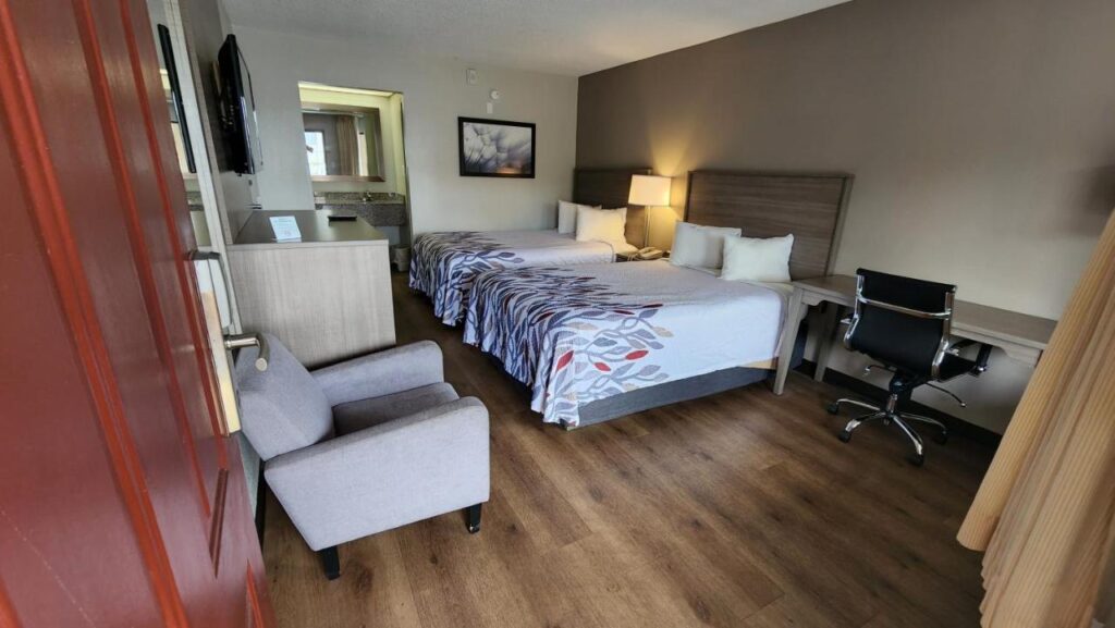 Red Roof Inn Perry - Image 4
