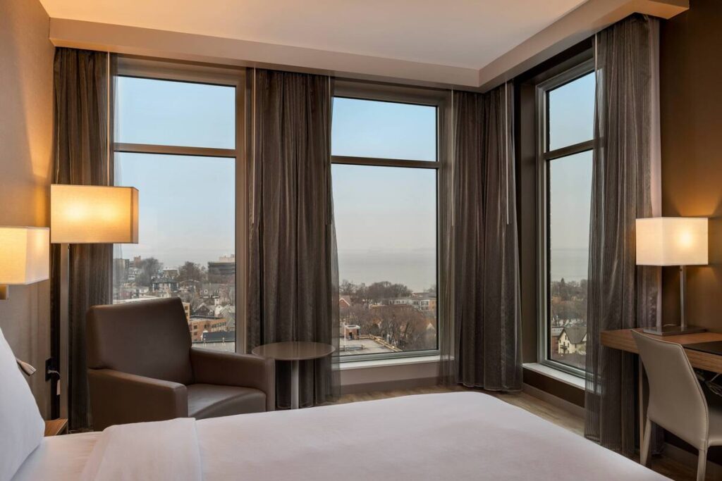 AC Hotel by Marriott Madison Downtown - Image 2