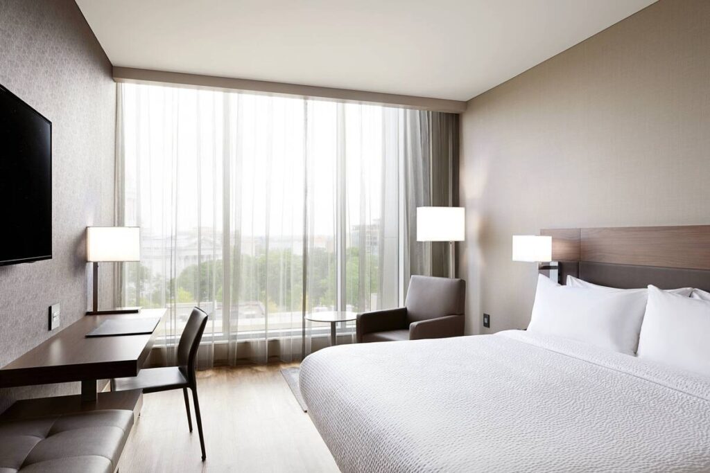 AC Hotel by Marriott Madison Downtown - Image 3