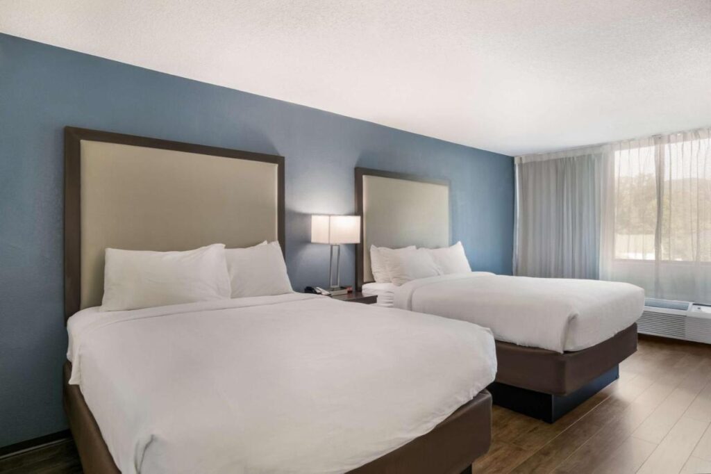 Clarion Hotel Conference Center - Image 4