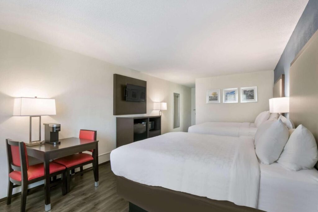 Clarion Hotel Conference Center - Image 5