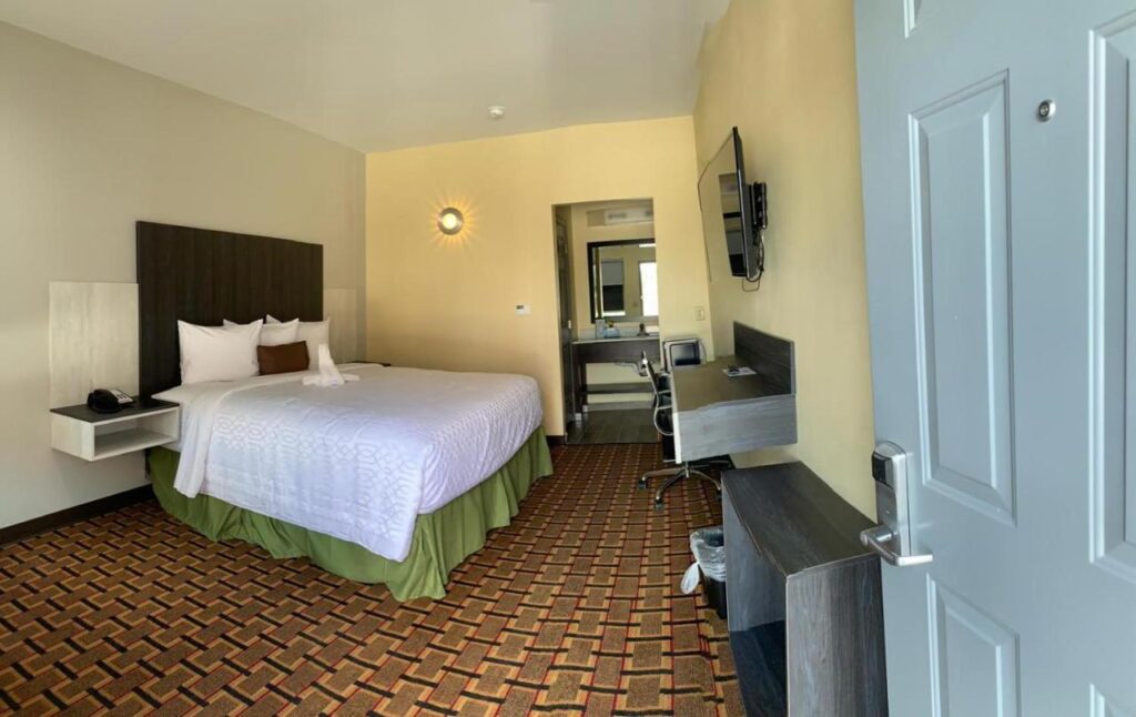 HomeStay Inn & Suites Edinburg - Image 4