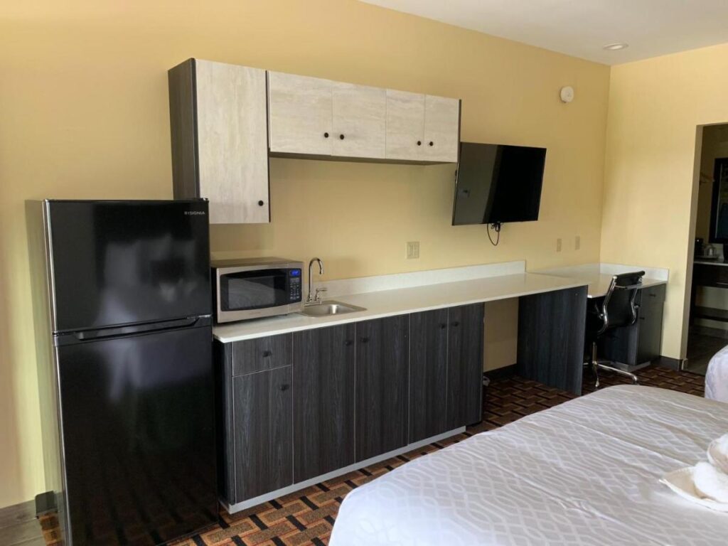 HomeStay Inn & Suites Edinburg - Image 5