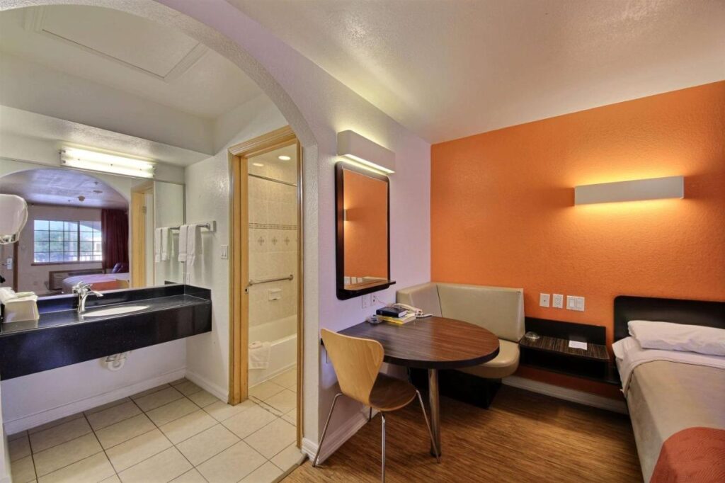 Motel 6-Edinburg, TX - Image 3