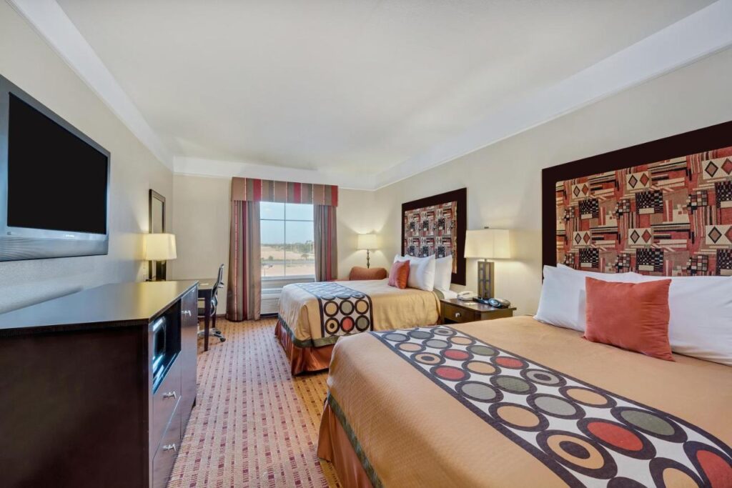 Super 8 by Wyndham Hidalgo at La Plaza Mall & Mcallen Airport - Image 5