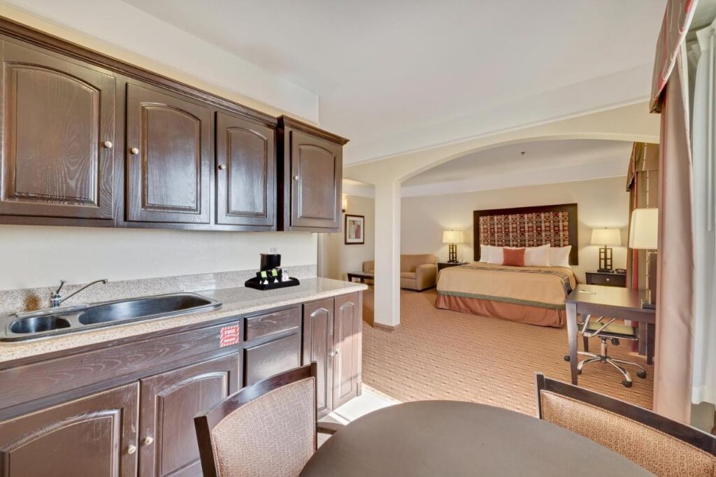 Super 8 by Wyndham Hidalgo at La Plaza Mall & Mcallen Airport - Image 6