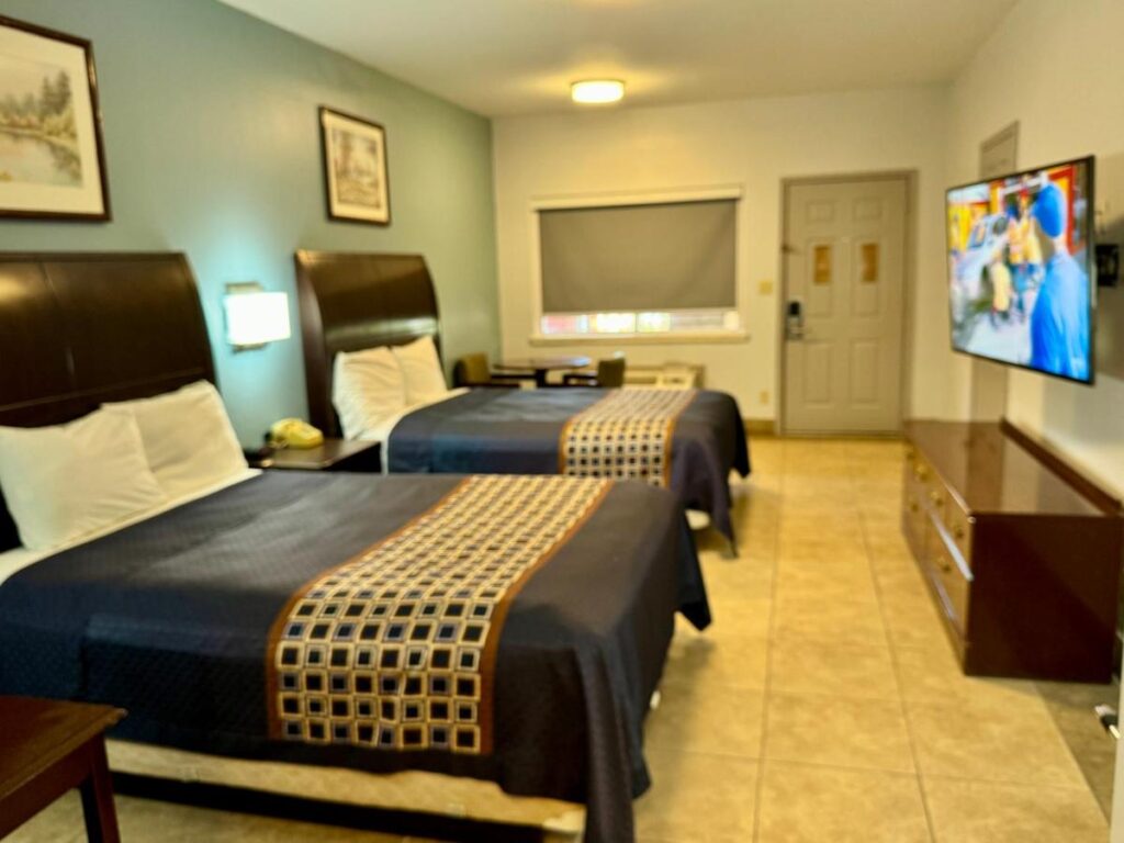 Texas Inn and Suites City Center at University Dr. - Image 4