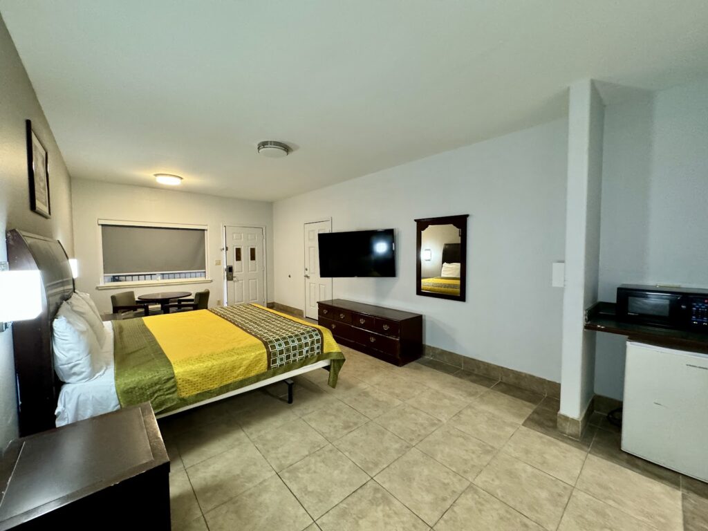 Texas Inn and Suites City Center at University Dr. - Image 6