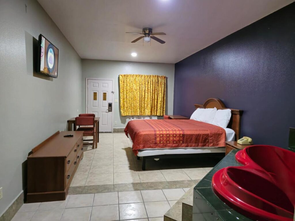 Texas Inn and Suites RGV - Image 4