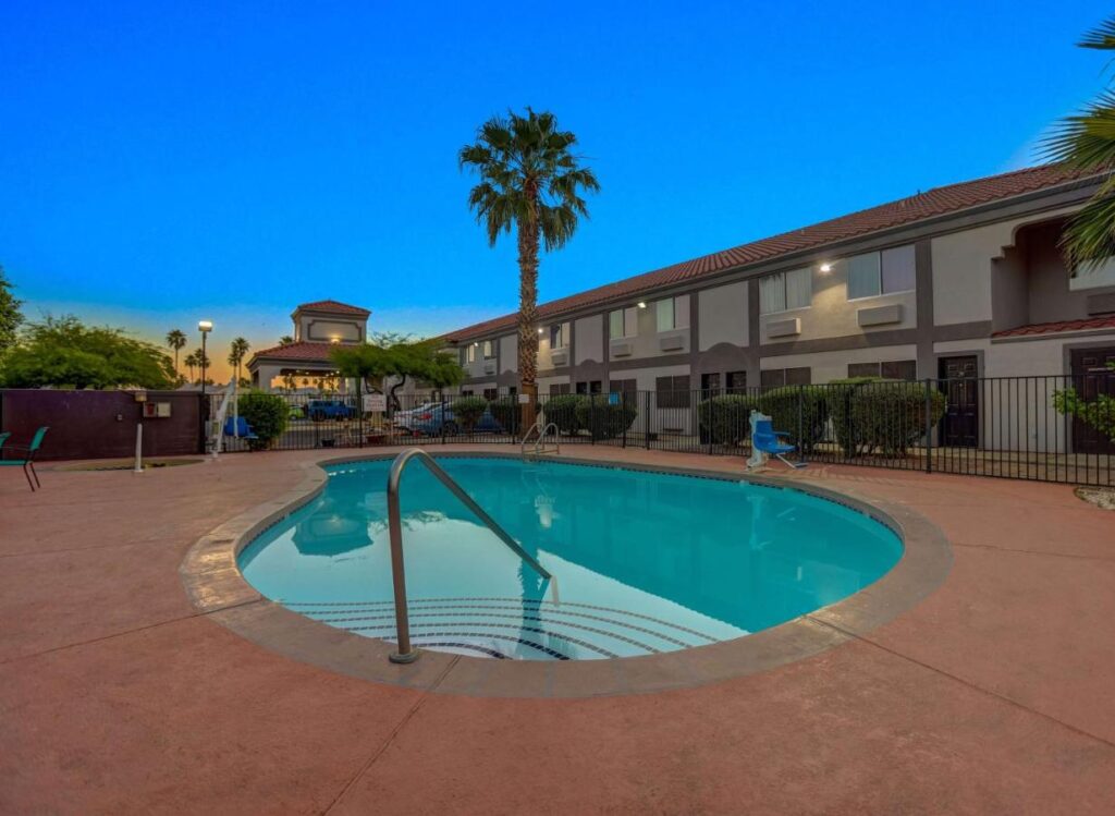 Motel 6-Apache Junction, AZ - Image 1