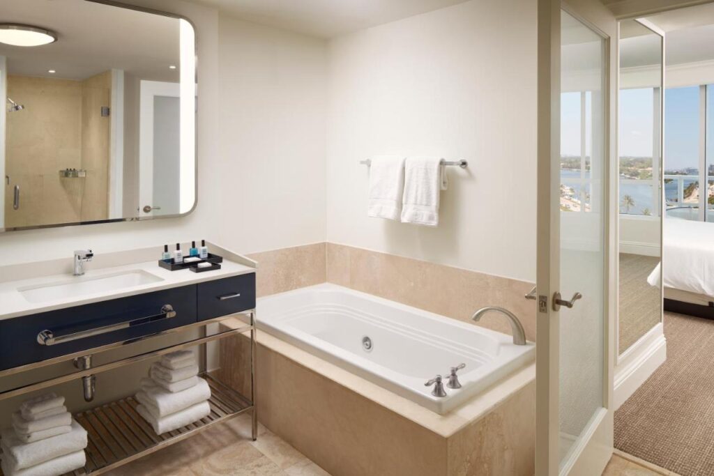 Fontainebleau Miami Beach - Image 3