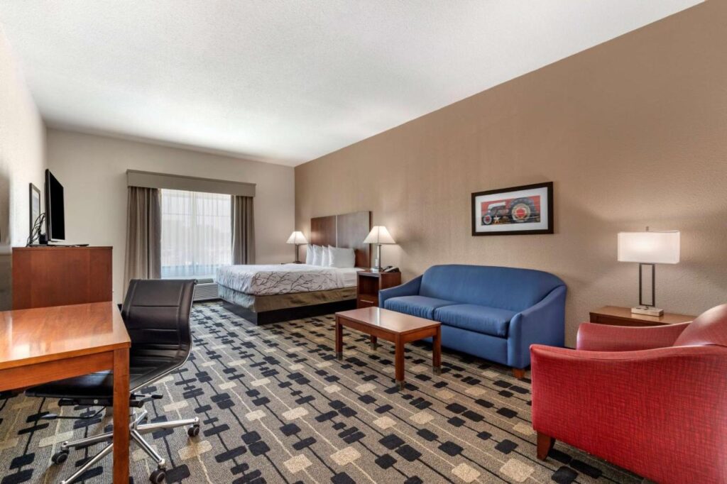 Best Western Plus Big Lake Inn - Image 2