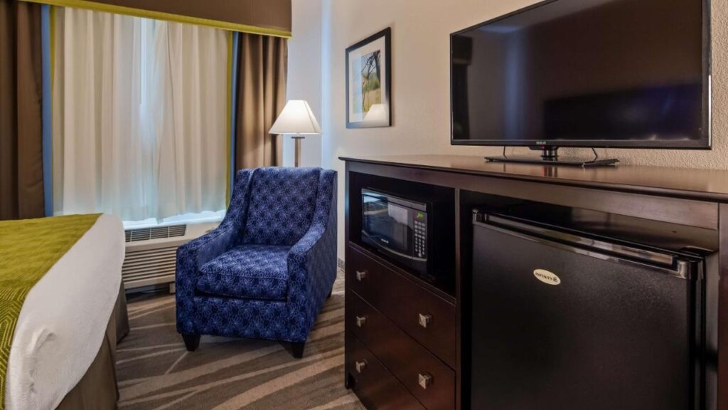 Best Western Plus Denver City Hotel & Suites - Image 3