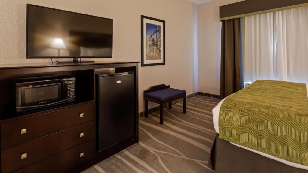 Best Western Plus Denver City Hotel & Suites - Image 5