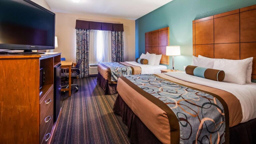 Best Western Plus Seminole Hotel & Suites - Image 2
