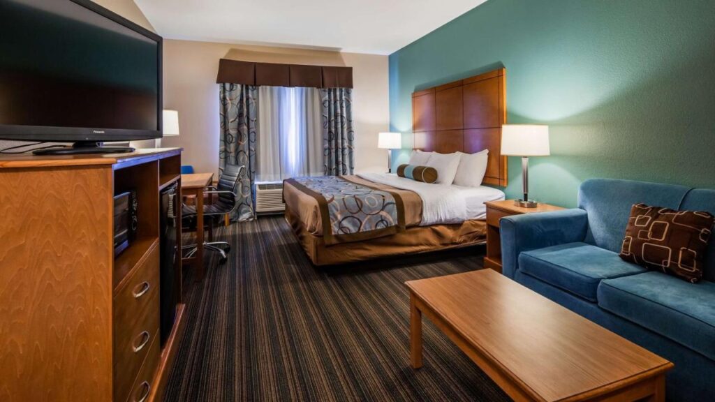 Best Western Plus Seminole Hotel & Suites - Image 4