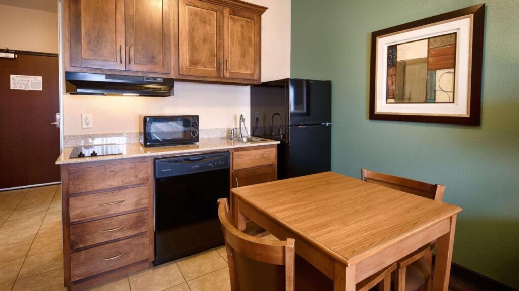 Best Western Plus Seminole Hotel & Suites - Image 5