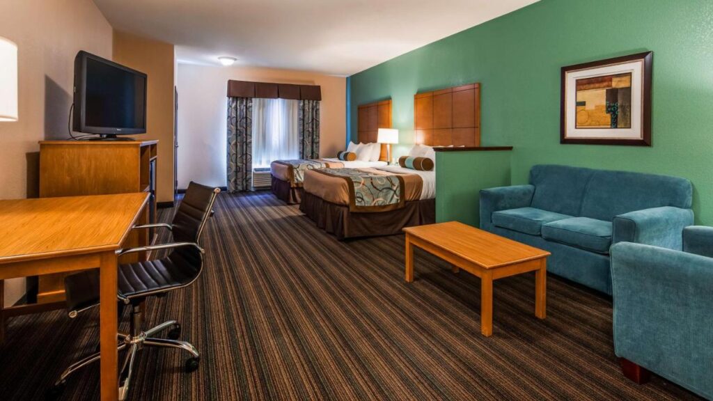 Best Western Plus Seminole Hotel & Suites - Image 6