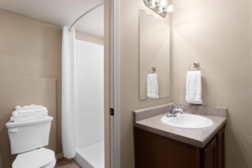 Eagle's Den Suites Andrews a Travelodge by Wyndham - Image 3