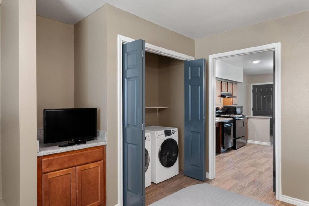 Eagle's Den Suites Andrews a Travelodge by Wyndham - Image 4